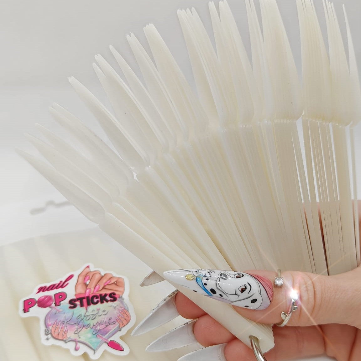 CREAM STILETTO POP STICKS