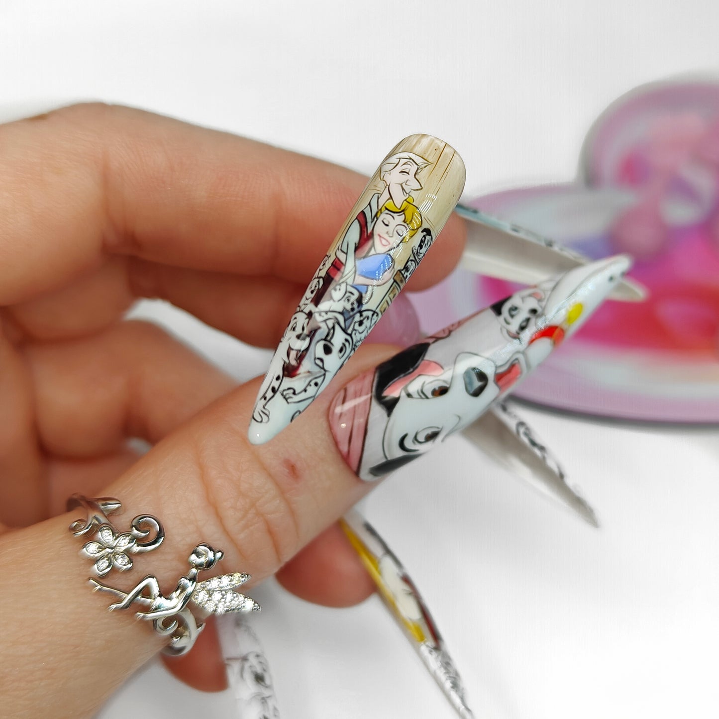 MAGNETIC HEART STAND